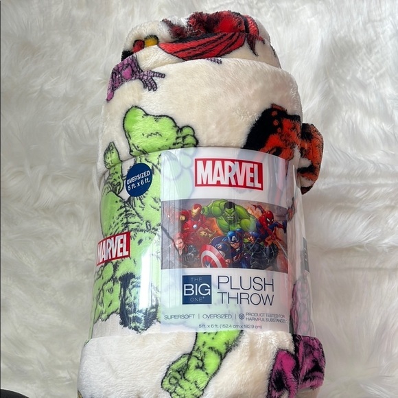 🆕 Marvel Plush Superheroes Throw Blanket - Multicolor 5ftx6ft - Picture 2 of 2